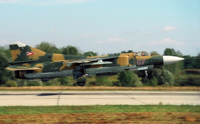 MiG-23MF,Hungarian_Air_Force_Lofting.jpg